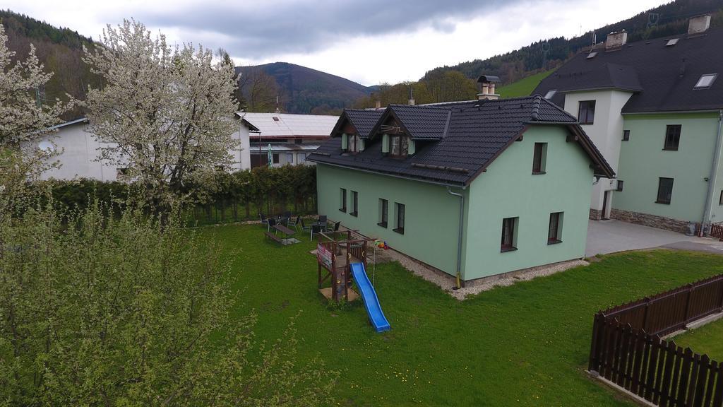 Apartmanove Ubytovani V Koutech Лоучна-над-Десноу Экстерьер фото